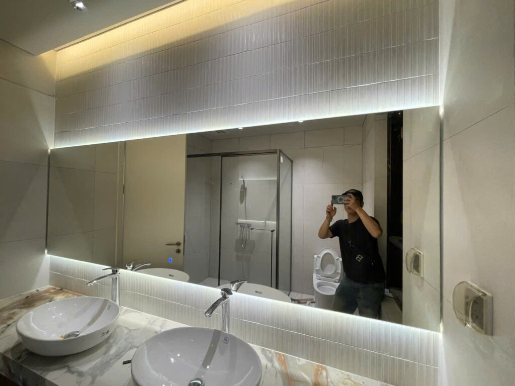 Gương phòng tắm hắt sáng spa