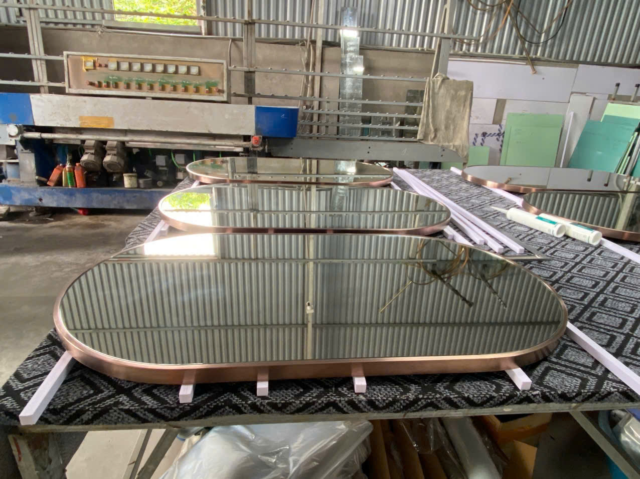 Sản xuất gương oval tại xưởng