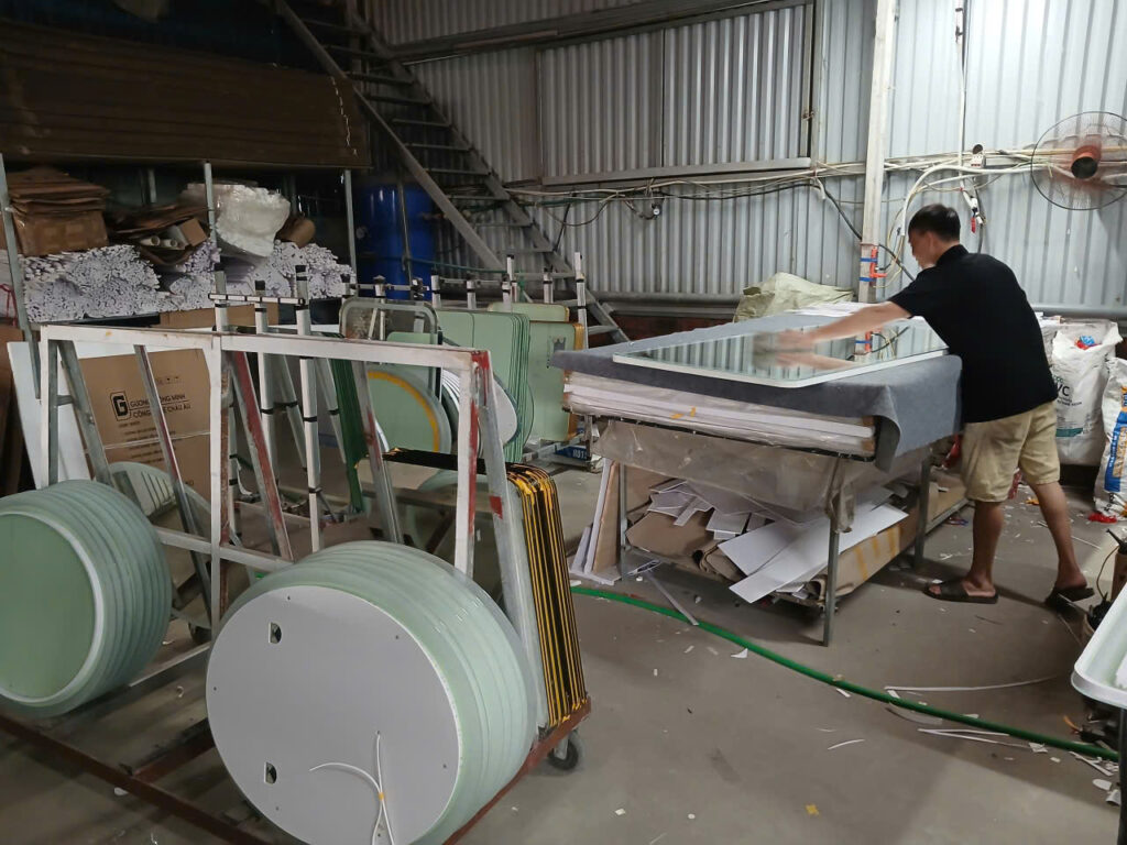 Xưởng sản xuất gương T.HOME