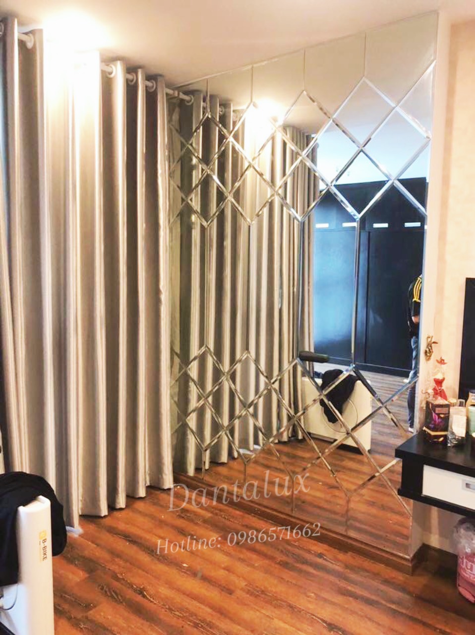 Gương Ghép Dán Tường Phòng Khách Màu Trắng D34
