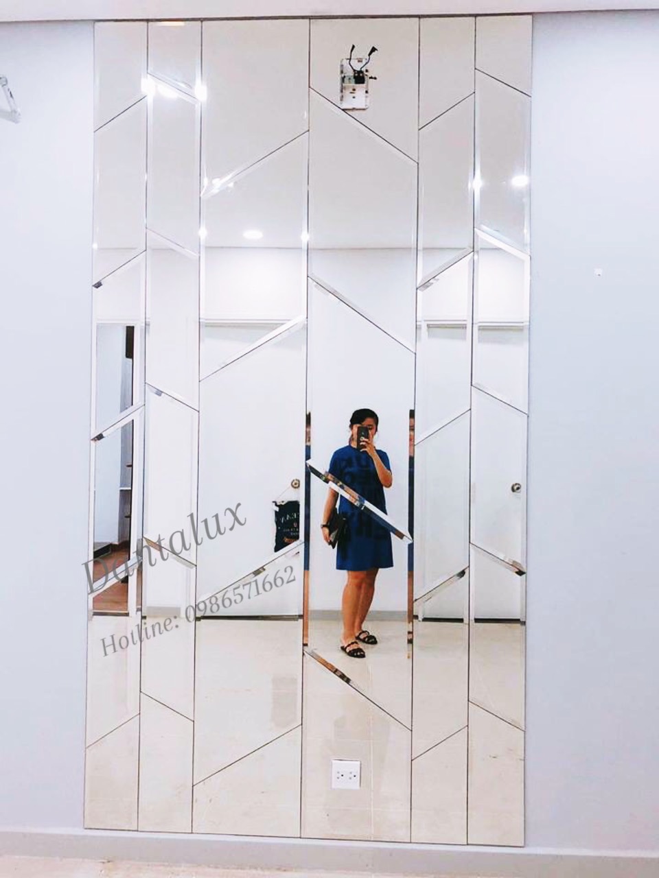 Gương Ghép Dán Tường Phòng Khách Màu Trắng D34