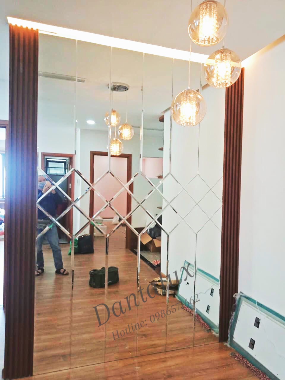 Gương Ghép Dán Tường Phòng Khách Màu Trắng D89