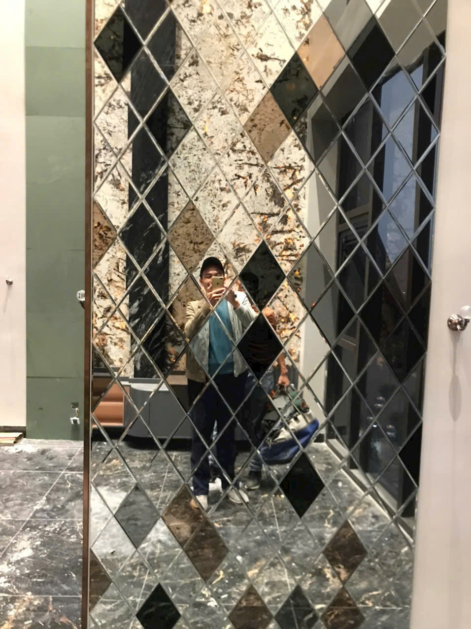 Gương Ghép Dán Tường Phòng Khách Màu Trắng D89