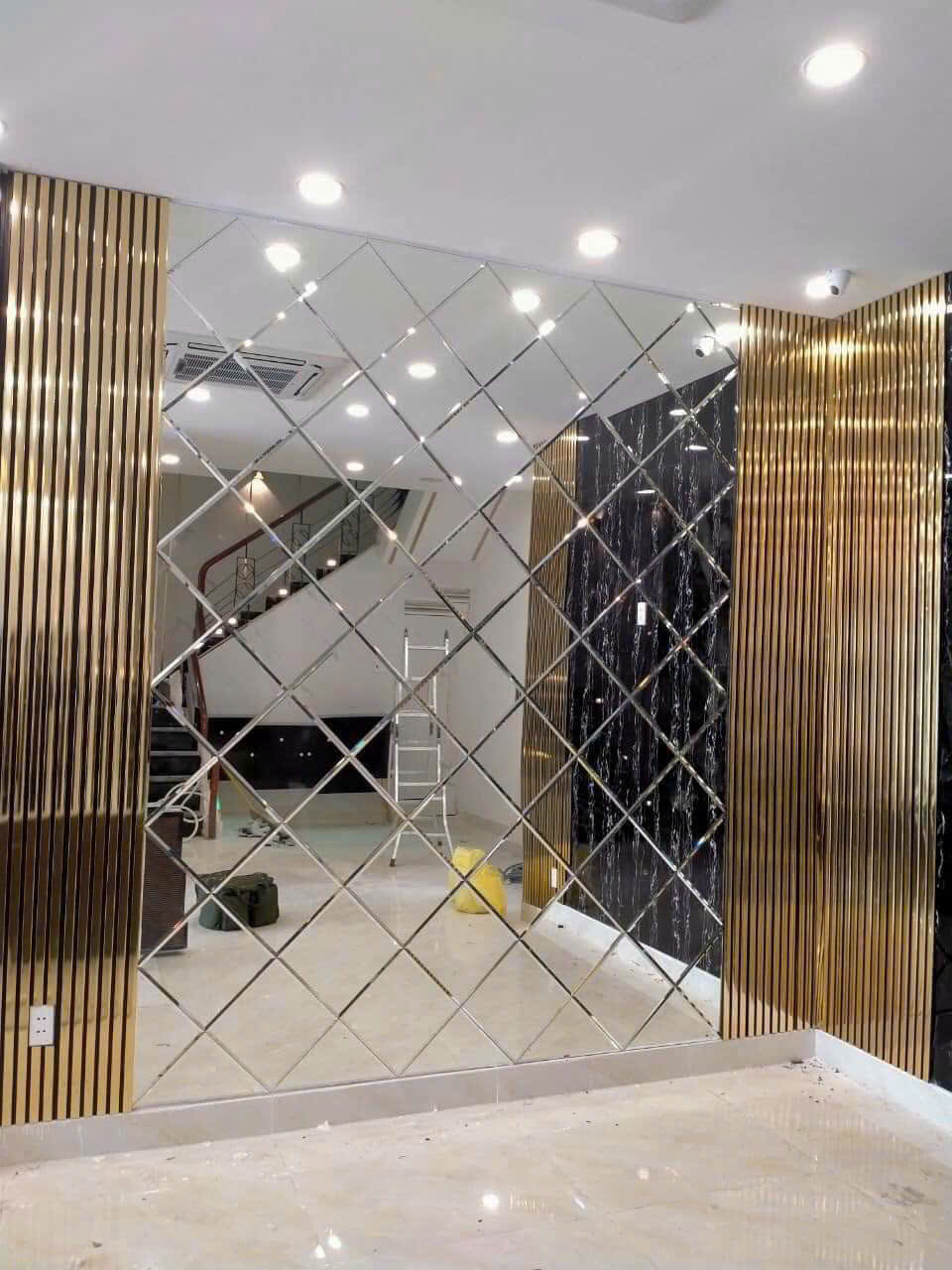 Gương Ghép Dán Tường Phòng Khách Màu Trắng D89